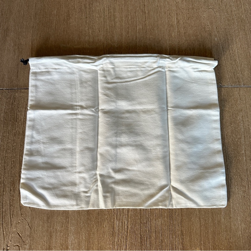UGG Dust Bag - Picture 3 of 8